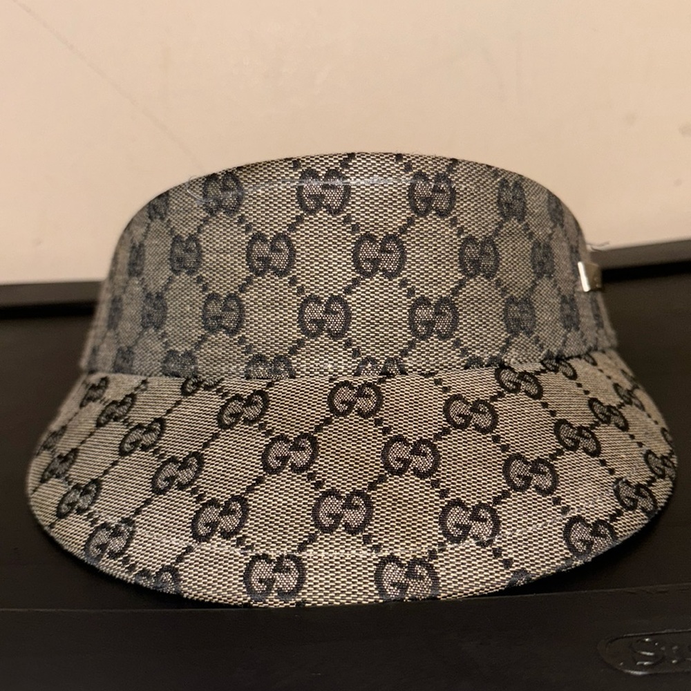 Used authentic Gucci visor had it for a long time and wore it a little over time